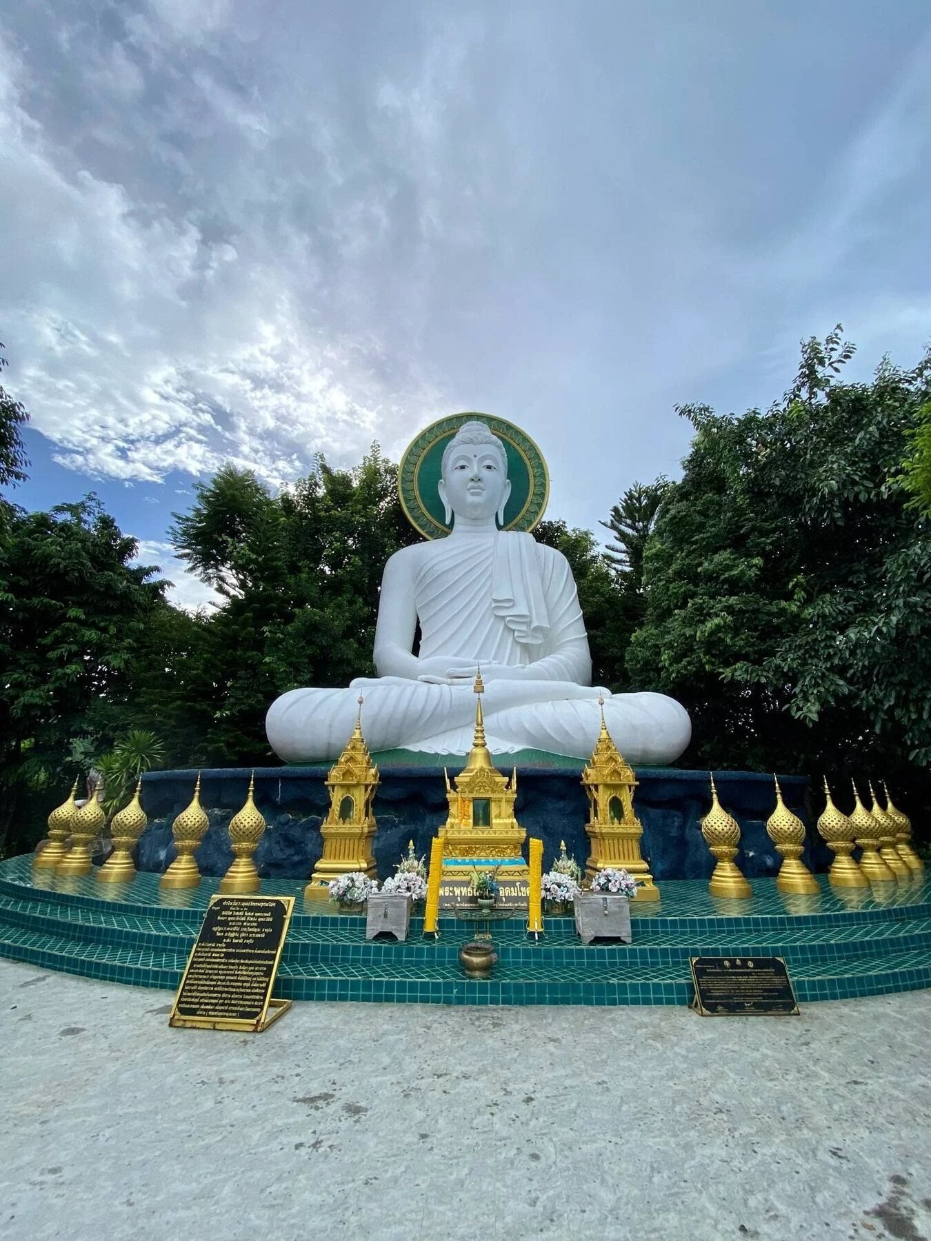 White Buddha at Doi In Cee near My Paradise Chiang Rai